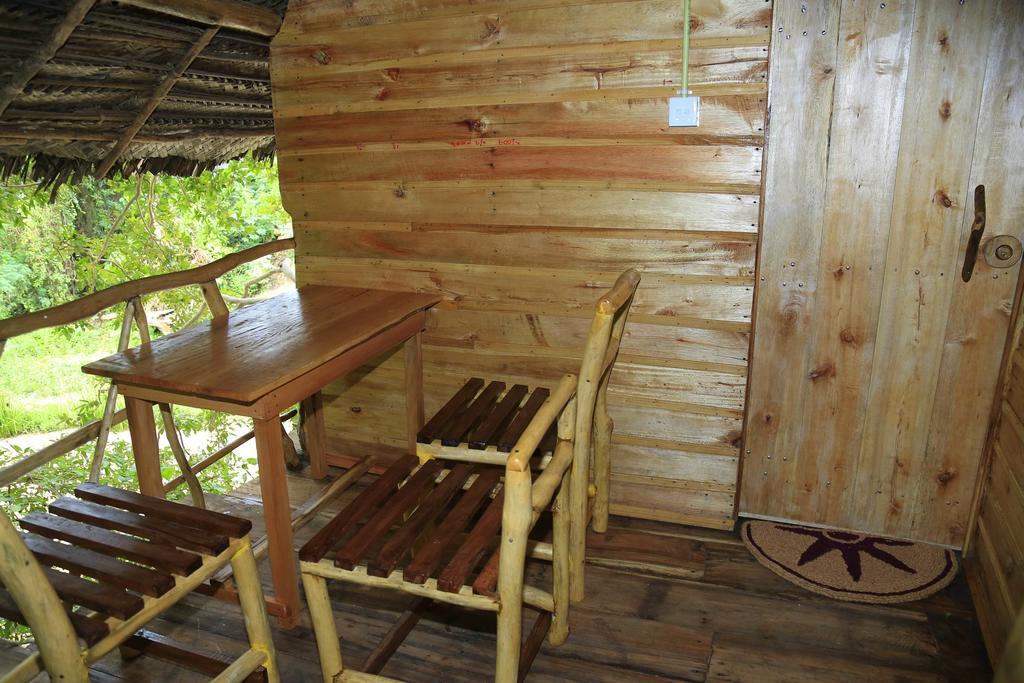 Kumbuk Tree House Villa Tissamaharama Buitenkant foto