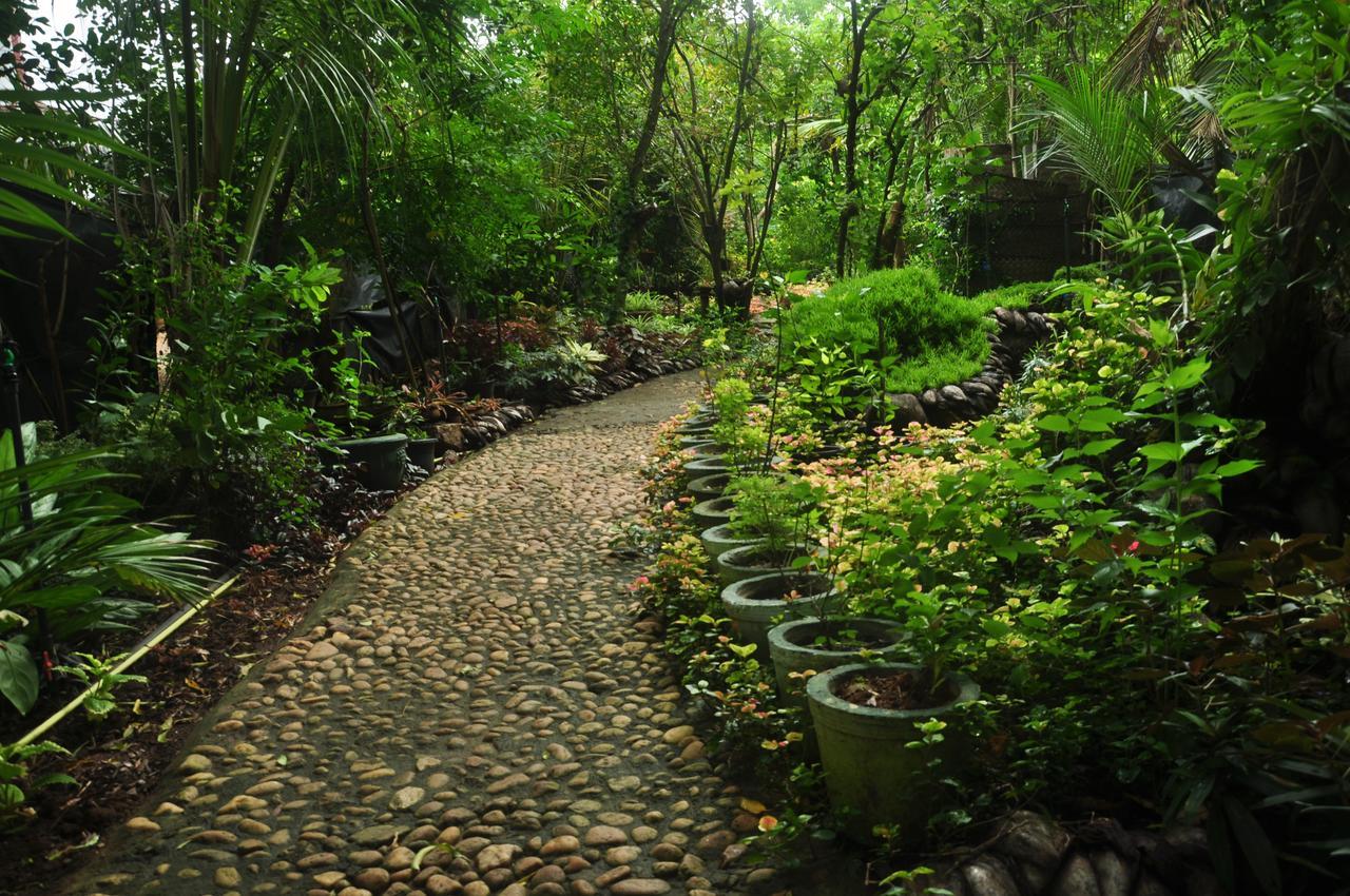Kumbuk Tree House Villa Tissamaharama Buitenkant foto